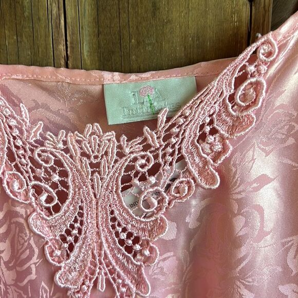 Women's Vintage Satin Dress teddy pink Size Medium Floral Lace V Neck - Picture 3 of 4